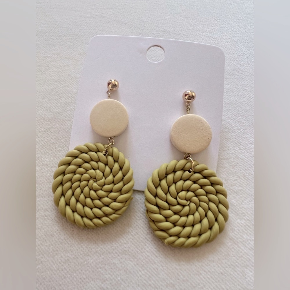 🌸 2 for $10 🌸 Handmade Dangle Earrings